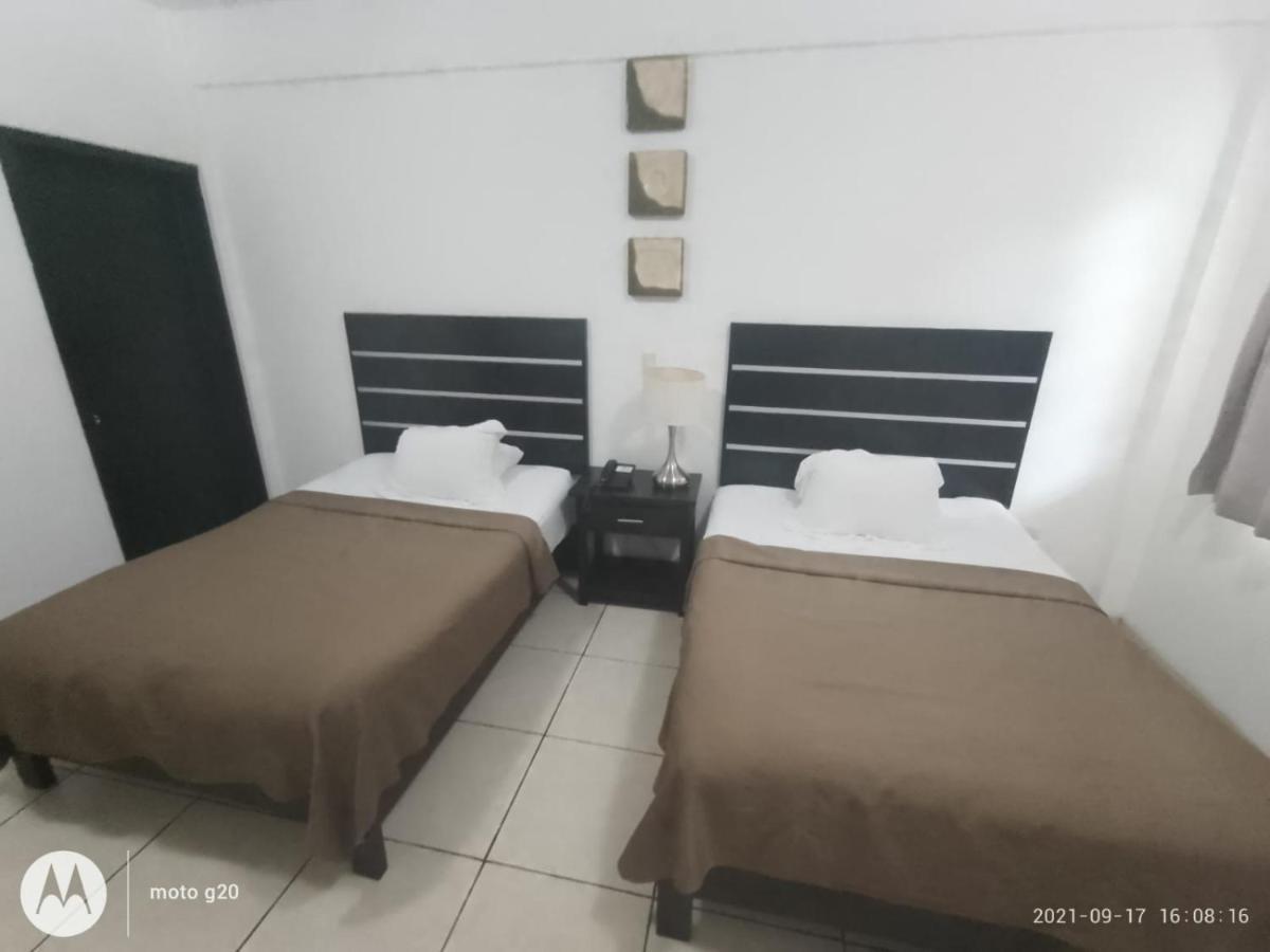 Hotel & Suites Mo Sak Tapachula Bagian luar foto