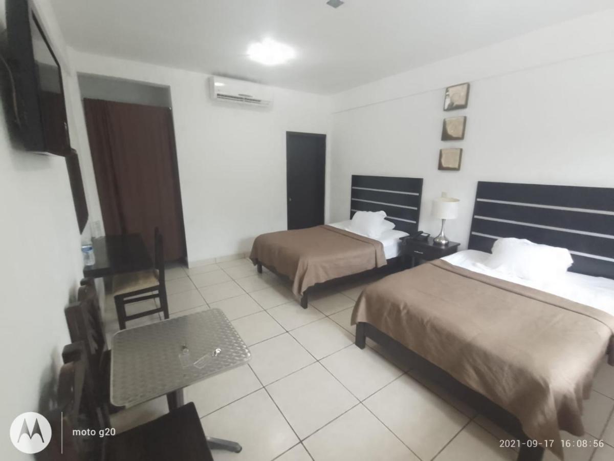 Hotel & Suites Mo Sak Tapachula Bagian luar foto